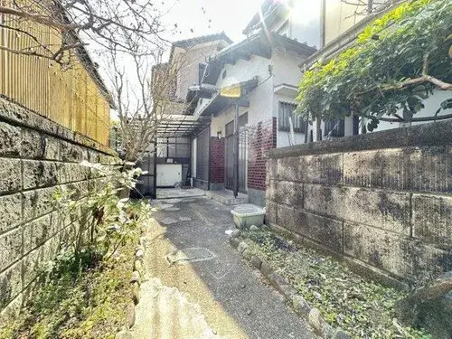 Akiya in Izumi