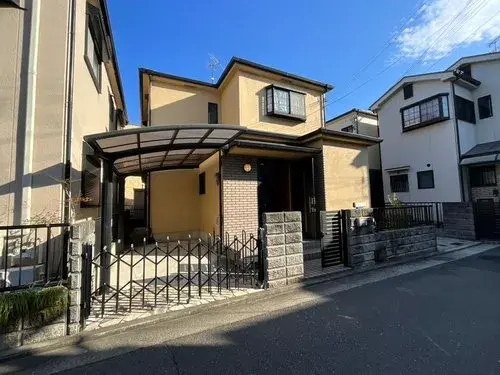 Akiya in Izumi