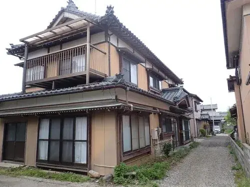 Akiya in Murakami