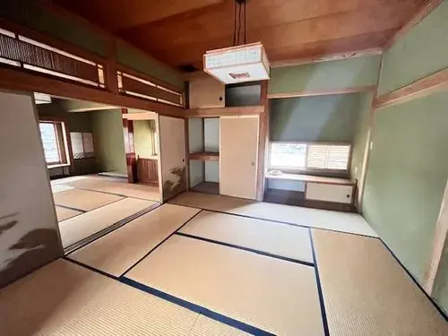 Akiya in Murakami