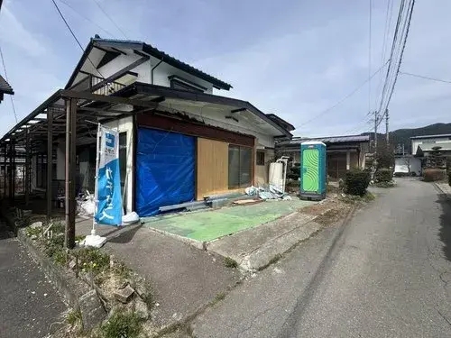 Akiya in Okaya