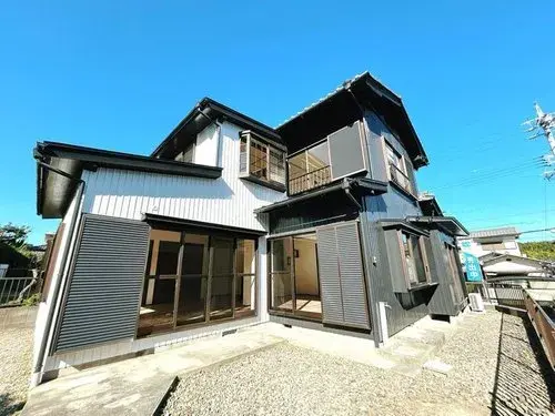 Akiya in Kuwana