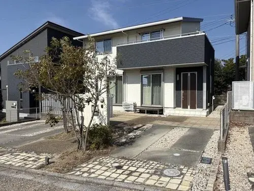 Akiya in Kuwana