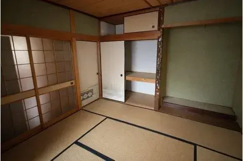 2-Story Building Kishiwada Osaka Prefecture (3)
