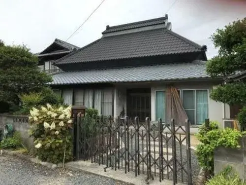 Akiya in Wake Town