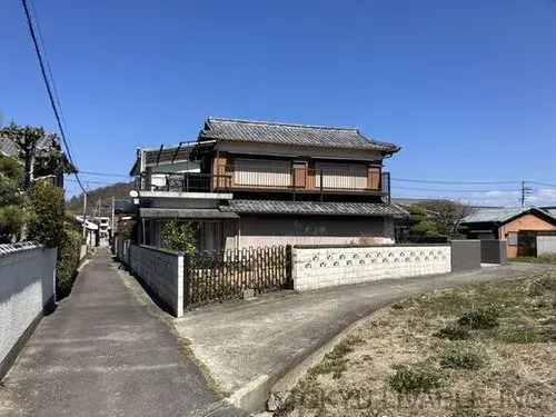 Akiya in Mitoyo