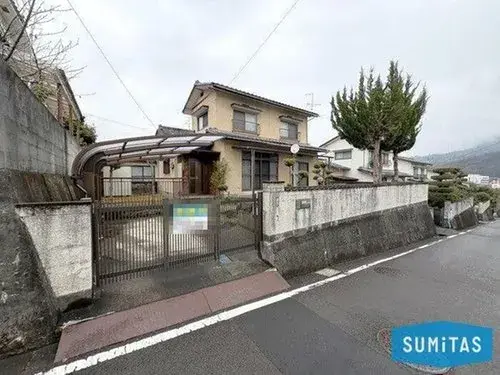 Akiya in Tobe Town