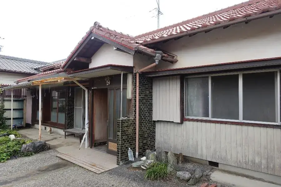 Akiya in Tsu