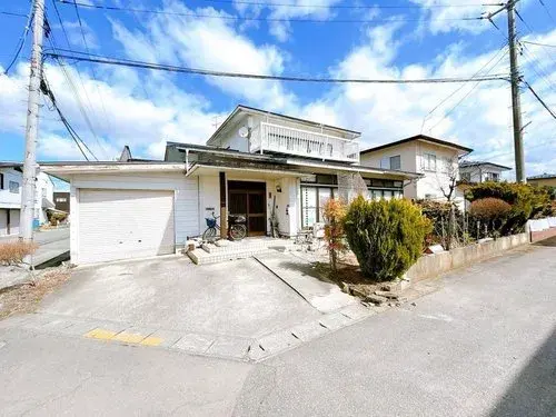 Akiya in Sagae