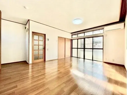 2-этажный дом со встроенными шкафами во всех комнатах Miho Village Ibaraki Prefecture (3)