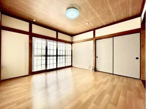 2-этажный дом со встроенными шкафами во всех комнатах Miho Village Ibaraki Prefecture (4)