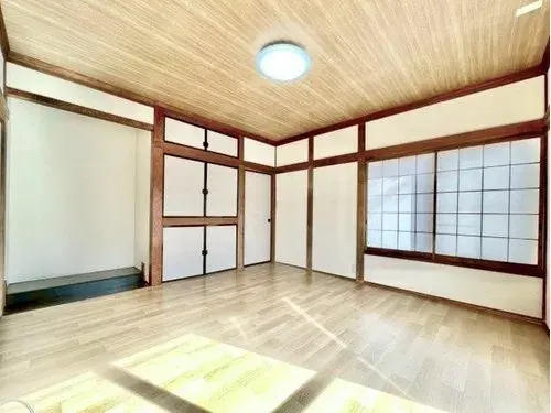 2-этажный дом со встроенными шкафами во всех комнатах Miho Village Ibaraki Prefecture (5)