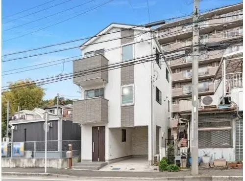 Akiya in Yokohama
