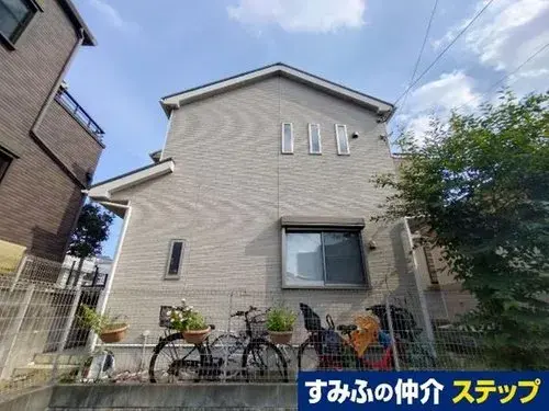 Akiya in Zama