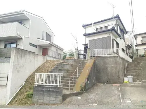 Akiya in Ebina