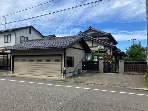 Akiya in Komatsu