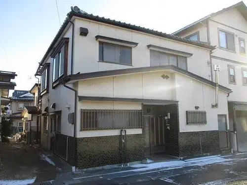 Akiya in Okaya
