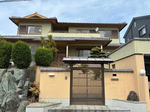 Akiya in Kuwana