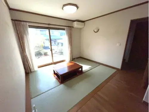 Akiya in Kuwana