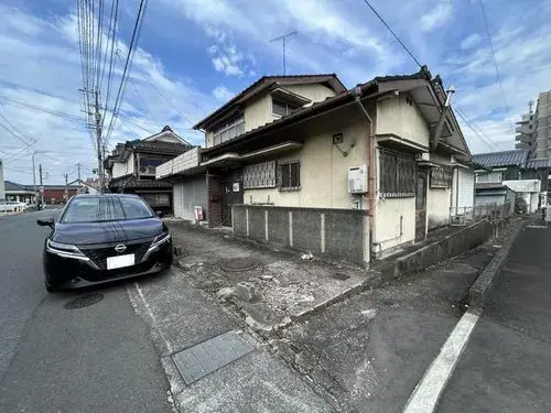 Akiya in Hita