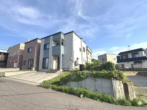 Akiya in 青森市