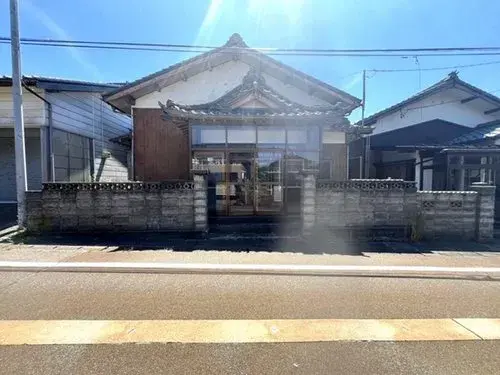 Akiya in Tainai