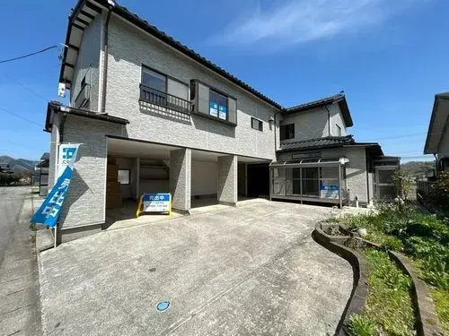 Akiya in Murakami