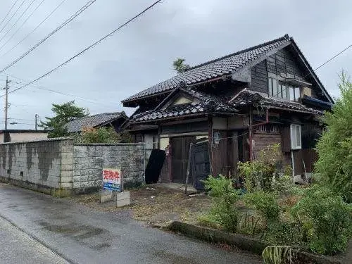 Akiya in Imizu
