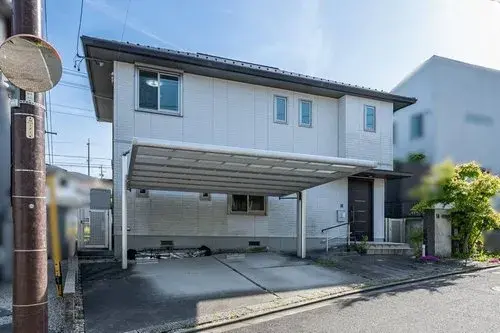 Akiya in Kuwana
