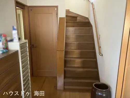 Maison en bois à deux étages avec de nombreux rangements Kaita-cho, préfecture de Hiroshima (2)