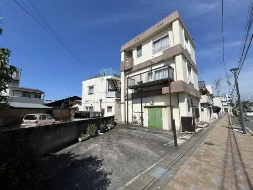 Akiya in Shikokuchuo