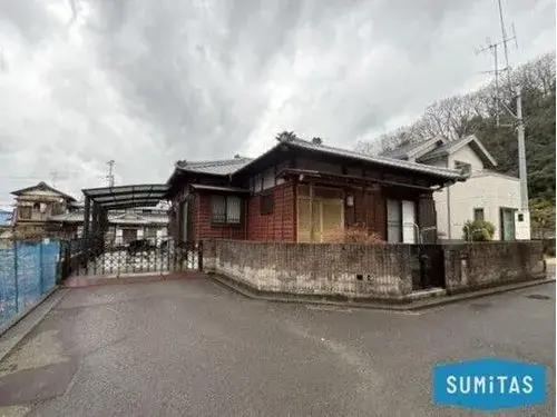 Akiya in Tobe Town