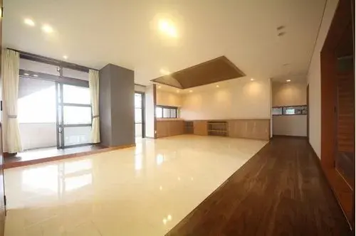 2-Story Detached House Tomigusuku City Okinawa Prefecture (2)