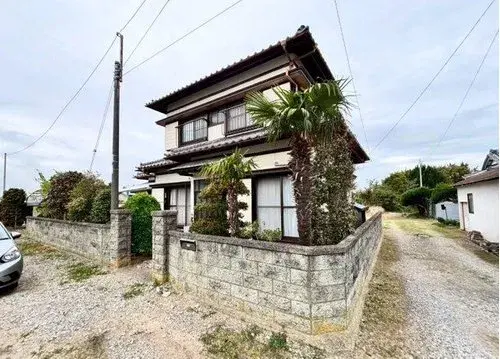 Akiya in كاميسو