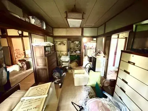 Akiya in Tone Town