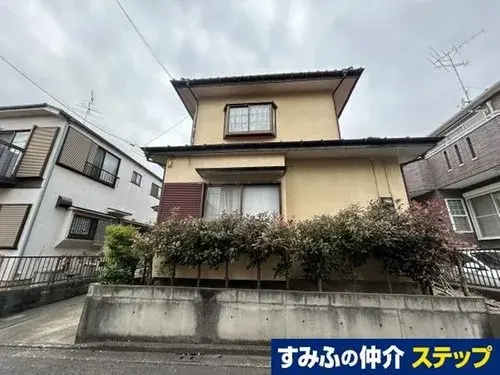 Akiya in Zama