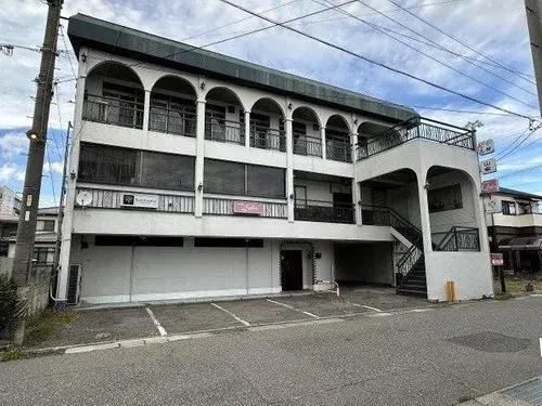 Akiya in Okaya