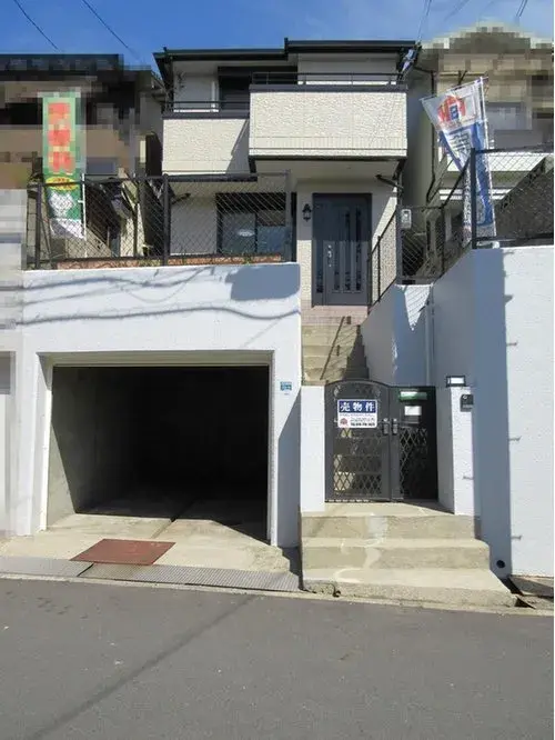 Akiya in Kobe
