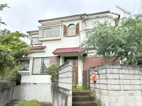 Akiya in Sammu