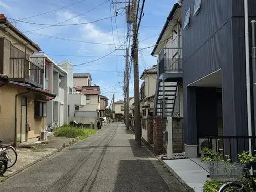 Akiya in Zama