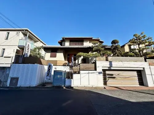Akiya in Yao
