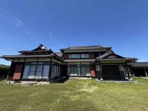 Akiya in Hikari