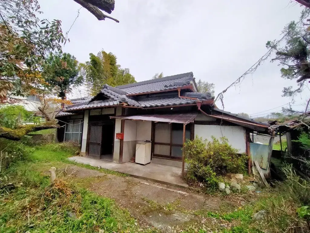 Akiya in Gojo