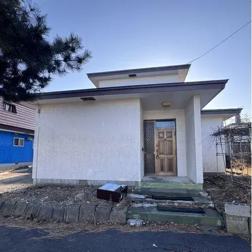 Akiya in Mombetsu