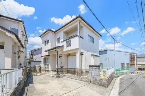 Akiya in Kuwana
