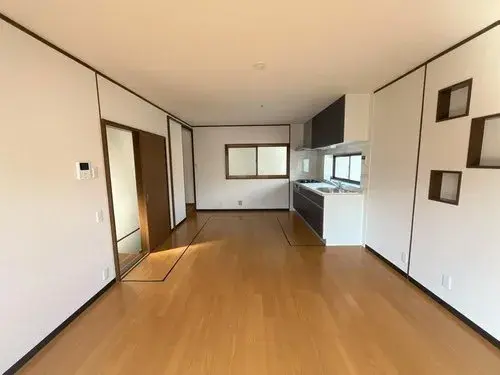 [All Rooms Storage, 3+ Stories, Attic Storage Property] Yao City Osaka Prefecture (5)