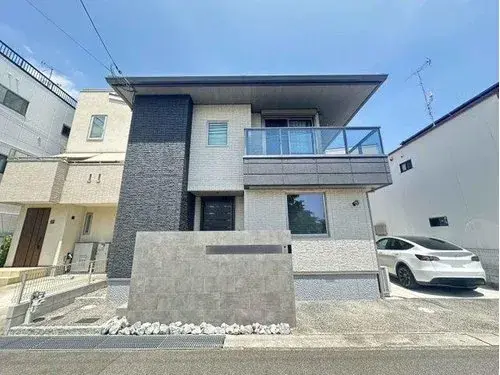 Akiya in Kobe