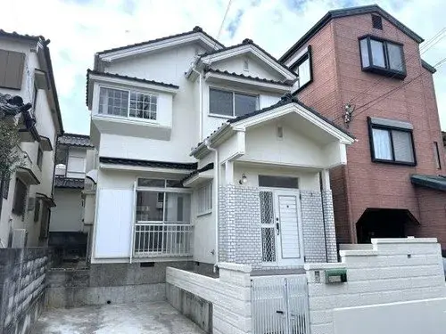 Akiya in Kobe