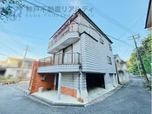 Akiya in Kobe