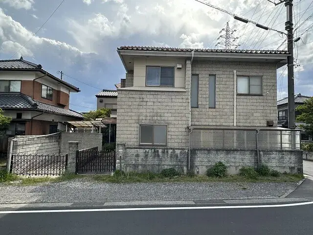 Akiya in Okaya